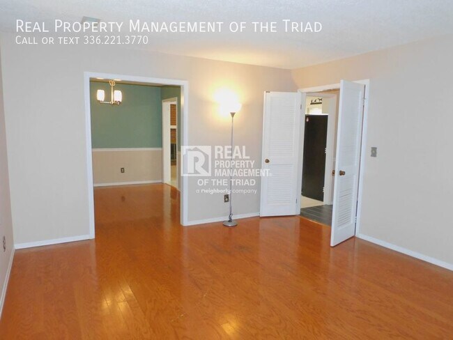 Building Photo - Lovely 3 BR/2 BA Brick Ranch Home w/ Den
