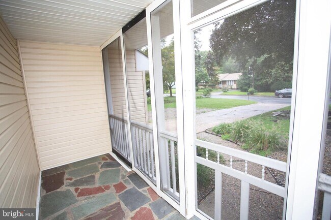 Foto del edificio - 36 Delwood Rd