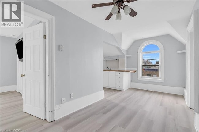 Photo du bâtiment - 57 Beverly St