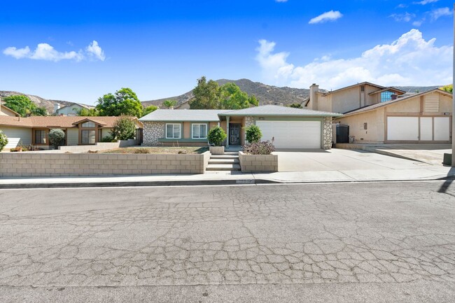Foto del edificio - Single-Story 3 Bedroom (+1 Bonus Room and ...