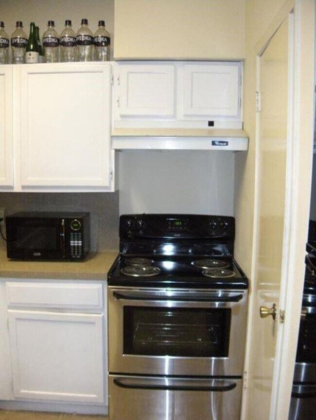 Building Photo - K079 - Parapet #204