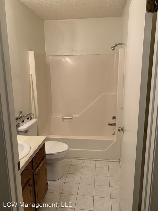 Building Photo - 2 br, 2 bath House - 2000-D Swaim Road