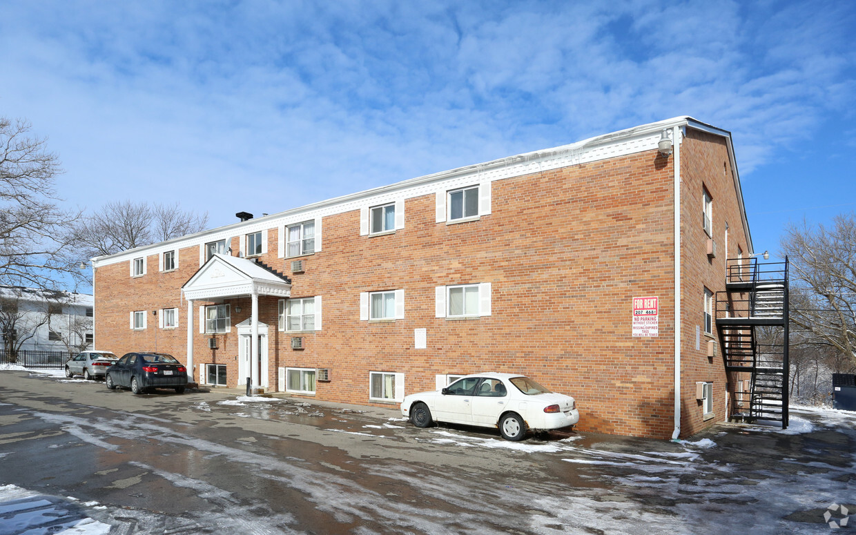 Foto principal - 676 Riverview Dr