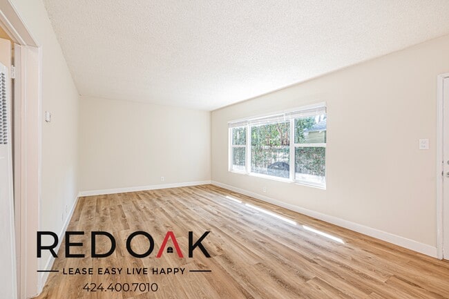 Building Photo - With Modern Finishes, the Unit Provides a ...