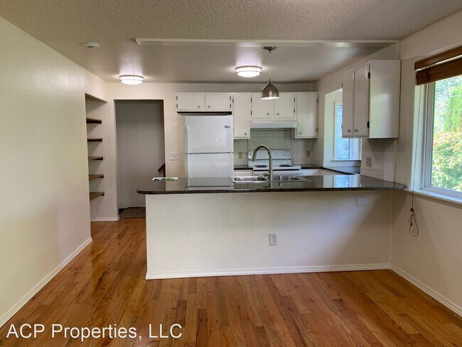 Foto del edificio - 5 br, 2 bath House - 1611 32nd St