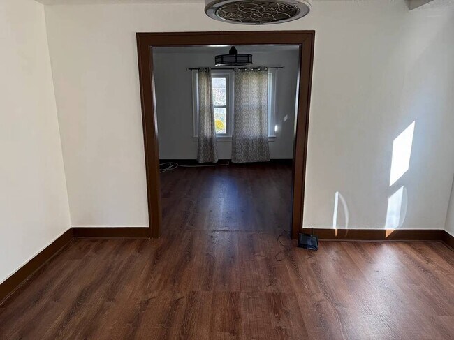 Foto del edificio - 136 Morton Ave