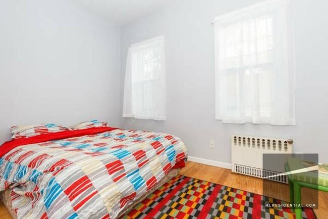 Building Photo - 24 Eldert St