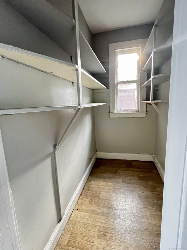 Building Photo - 143 Putnam St