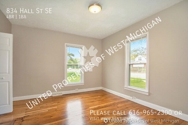 Building Photo - Available Now| Cute & Cozy 4 Bedroom, 1 Ba...