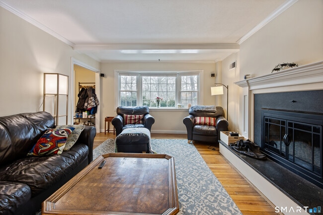 Foto del edificio - 10 Candlewood Ln