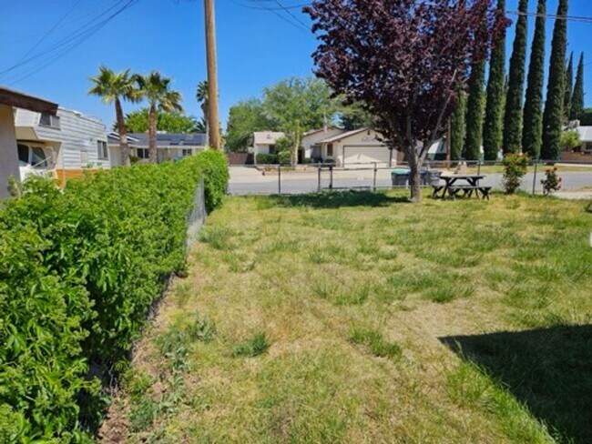 Foto del edificio - Quartz Hill 3 Bedroom, Large Lot
