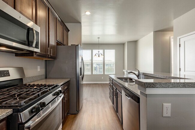 Building Photo - Spacious 4-Bedroom Townhome with Guest Suite, Modern Finishes & Prime Herriman Location
