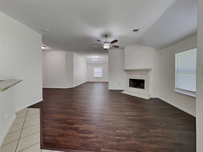 Building Photo - 232 Country Crossing Cir