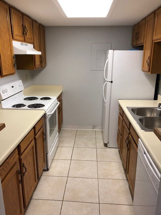 Foto del edificio - 2bd, 2 bath condo for rent at Foxdale Condos