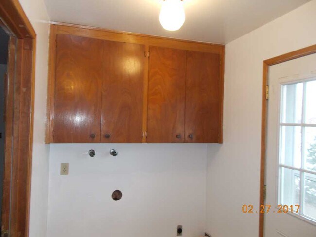 Conexiones para lavandería - 12202 E 10th Ave