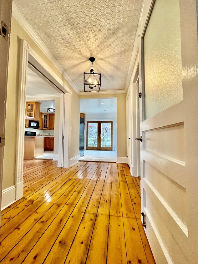 Primary Photo - 154 Palisade St