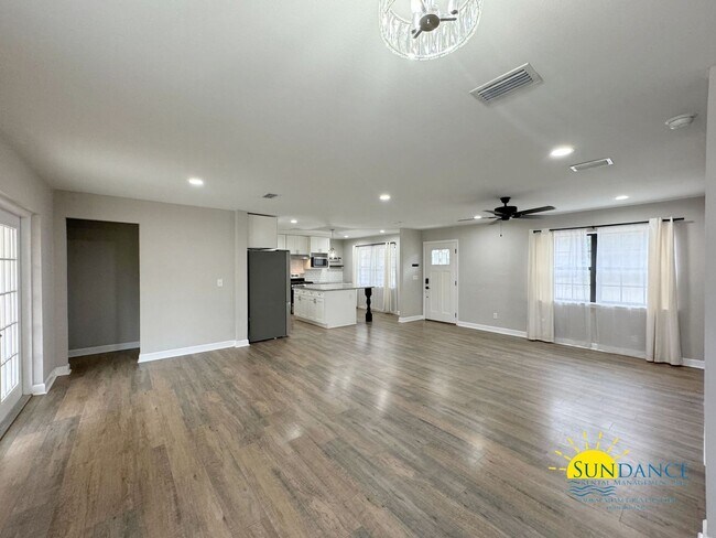 Foto del edificio - Stunning Renovated Home East of Hurlburt F...