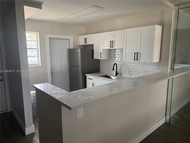 Foto del edificio - 1333 E Hallandale Beach Blvd