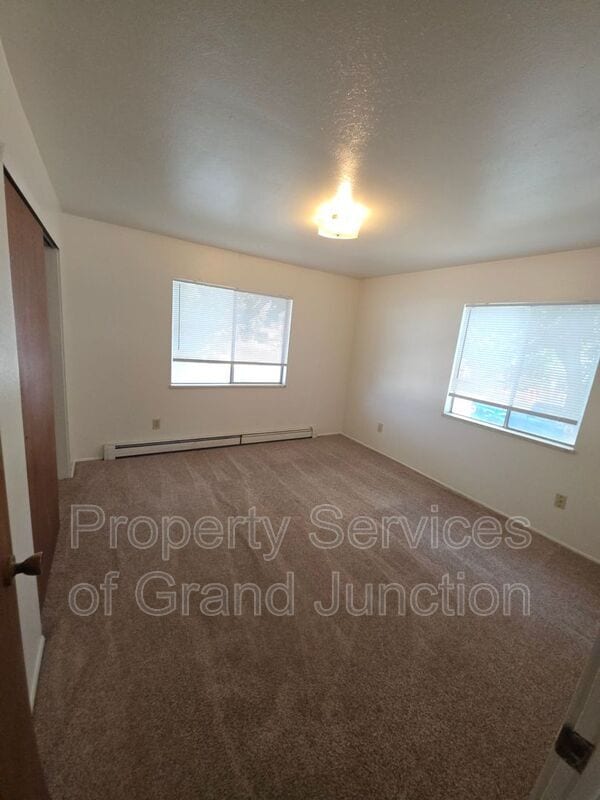 Building Photo - 2854 Elm Cir