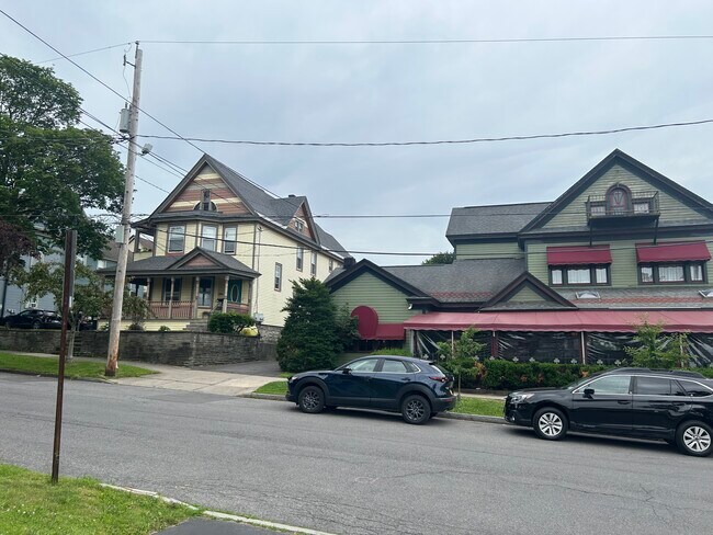 Foto del edificio - 106 S Lowell Ave