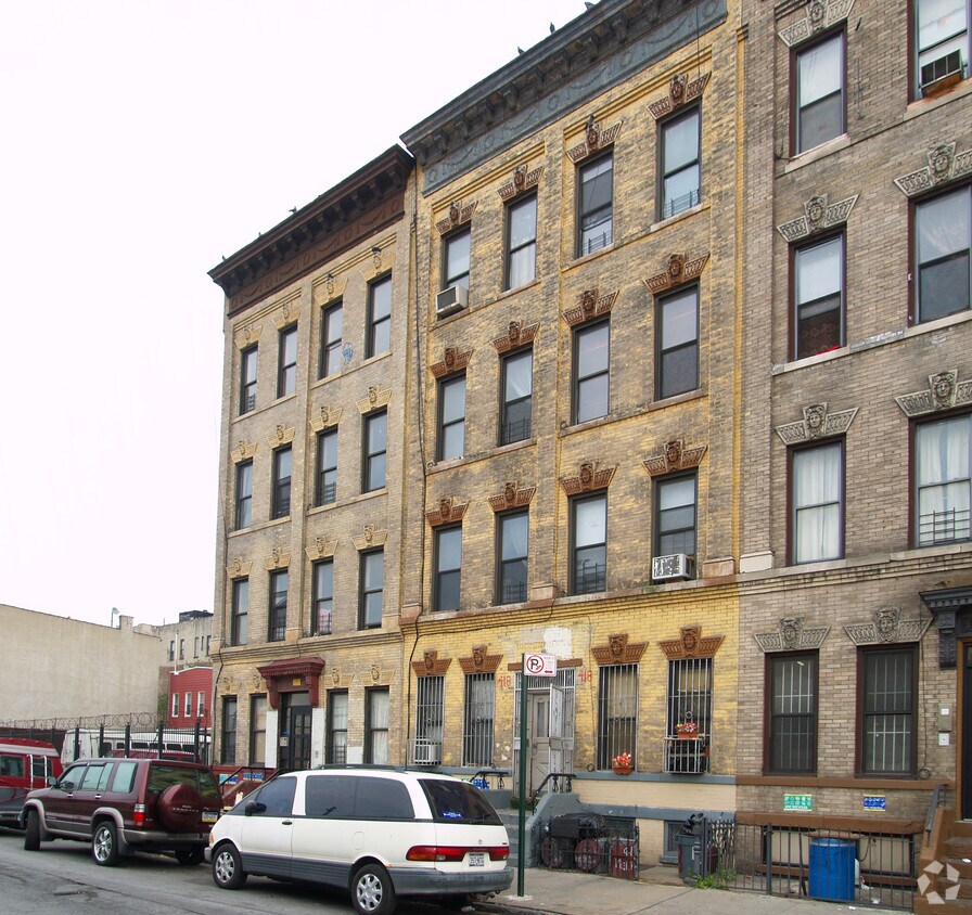 Primary Photo - 420 Melrose St