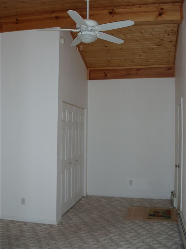 Building Photo - 129 Holiday Dr