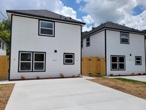 Building Photo - 6614 Haight St