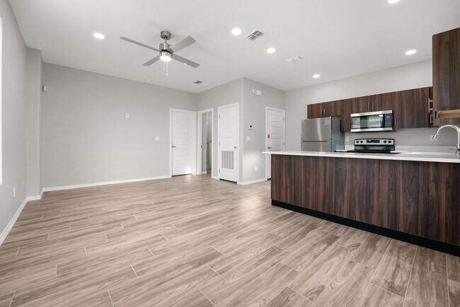 Building Photo - 4117 Walnut Ave