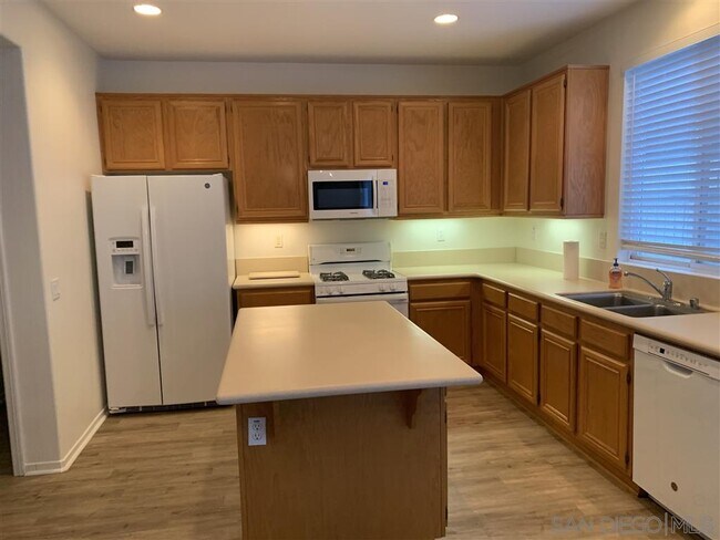 Foto del edificio - 898 Yosemite Dr