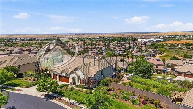 Building Photo - Executive Gated Rental with Stunning Views & Solar!