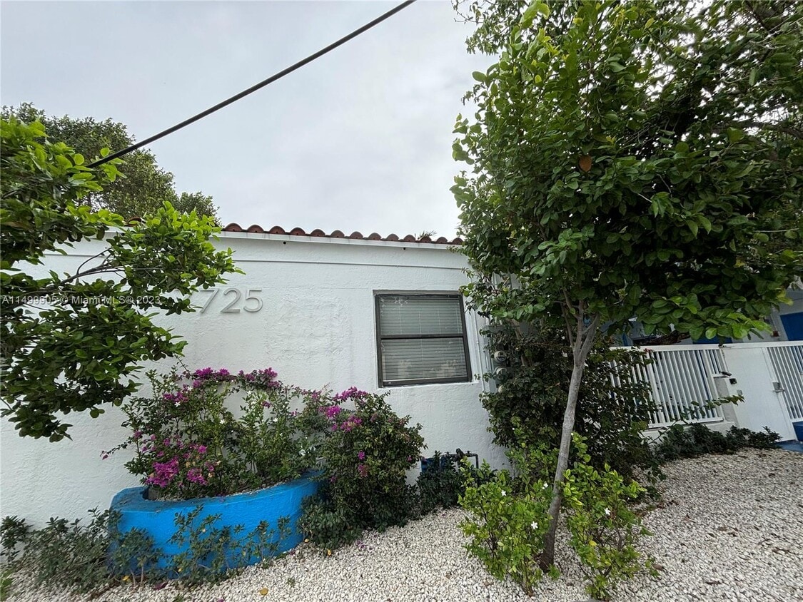 7725 Byron Ave Unit 2, Miami, FL 33141 Room for Rent in Miami, FL