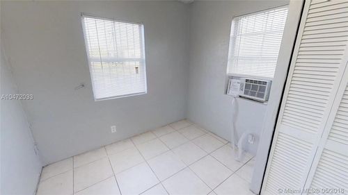 Foto del edificio - 1327 NW 8th Pl