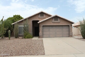 Building Photo - 740 W Baylor Ln