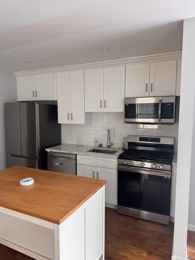 Building Photo - 562 Norman St