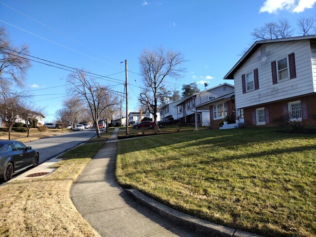 Foto del edificio - 4234 Kinmount Rd