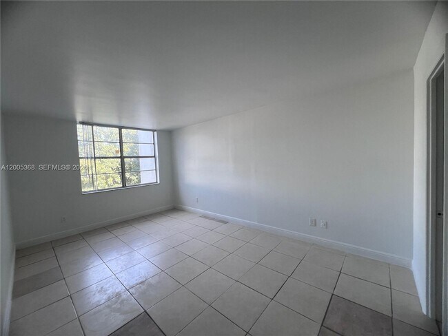 Foto del edificio - 496 NW 165th St