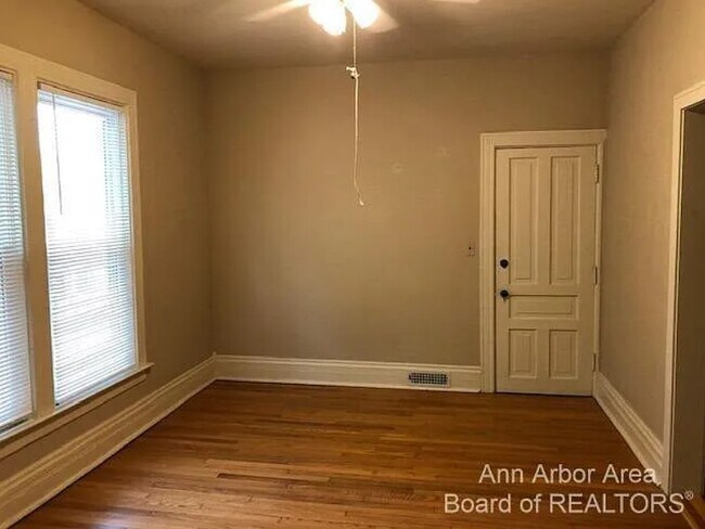Bedroom 1 - 121 College Pl