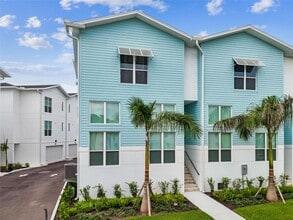 Building Photo - 3840 Pompano Dr SE