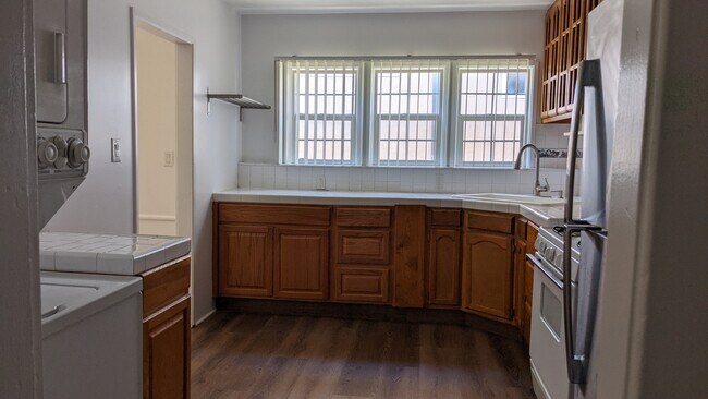 Photo - 1263 S Plymouth Blvd Apartments