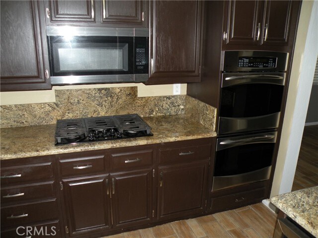 Building Photo - 25115 Meadowbrook