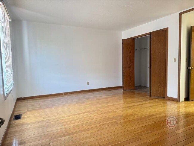 Building Photo - 2043 Hermany Ave