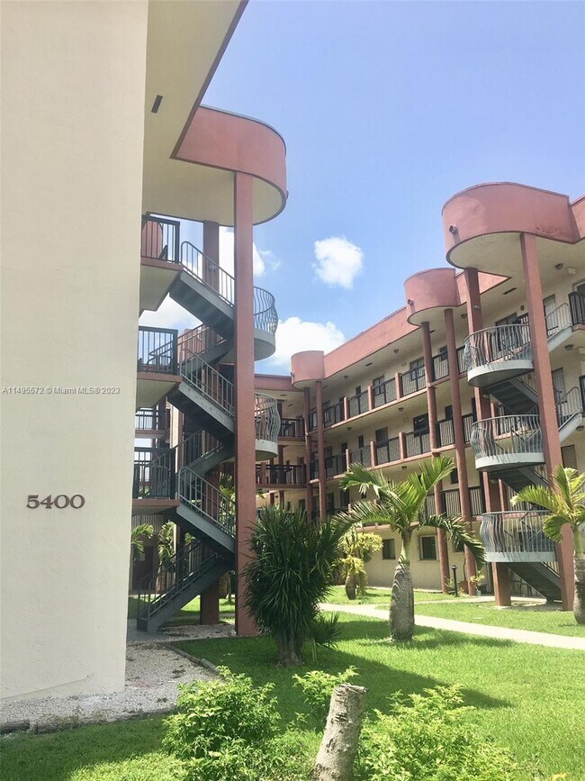 Foto del edificio - 5400 W 21st Ct