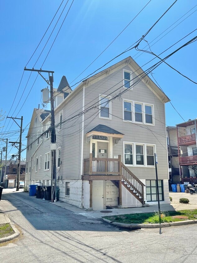 Foto principal - 2947 W Cortland St