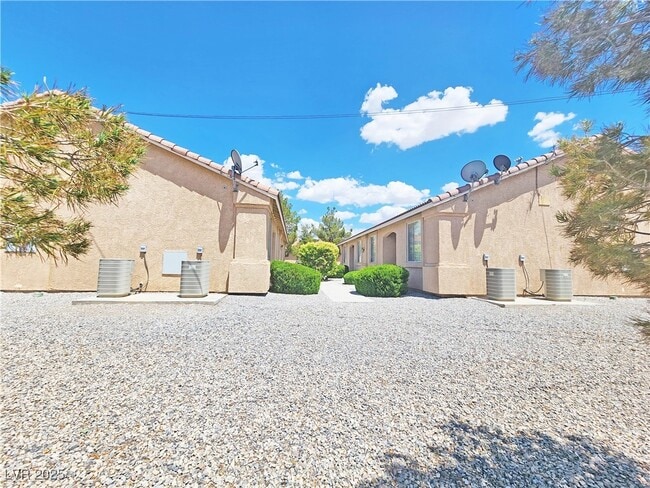 Building Photo - 1320 Pocahontas Ave