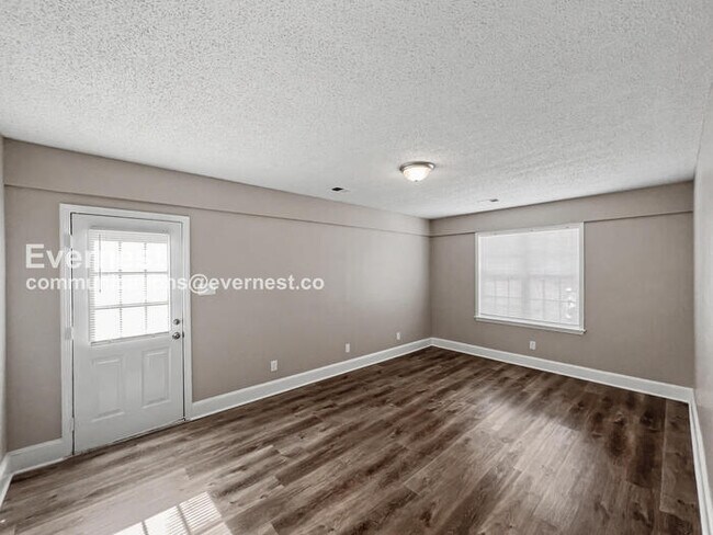 Building Photo - Limited Time Special Offer / 4 Bed, 2 Bath Home with Fenced Yard / Pet-Friendly / Coming Soon!