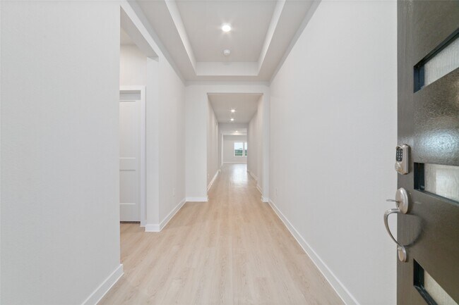 Foto del edificio - 5831 Westwood Shr Dr