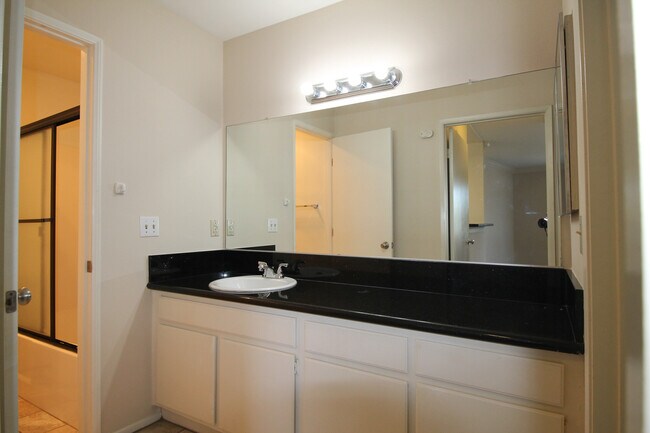 Foto del edificio - 15040 Moorpark St