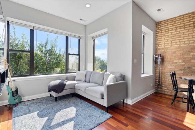 Building Photo - 1152 N Kedzie Ave