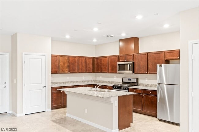 Building Photo - 2420 Padulle Pl