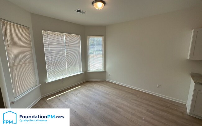 Foto del edificio - 346 Delta Rd